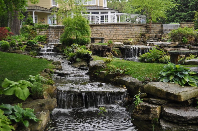 paysagiste-LA CELLE-min_landscaping-rock-louisville-ky-traditional-landscape-and-boulders-brick-wall-bushes-grass-koi-law